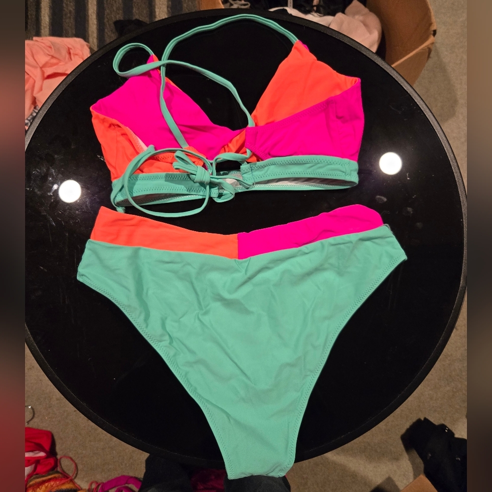 New Colorblock Bikini - Picture 2 of 2